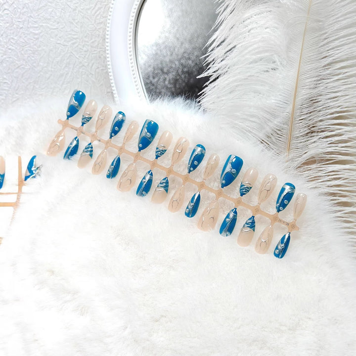 Artificial nails with creative shimmer design Bowlift