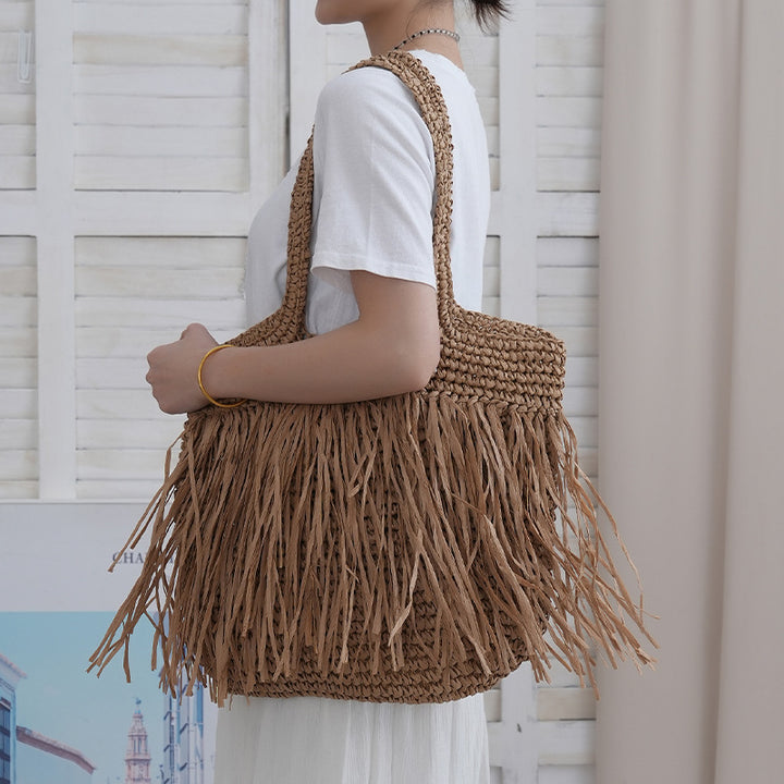 Trendy raffia bag with fringed details Bowlift