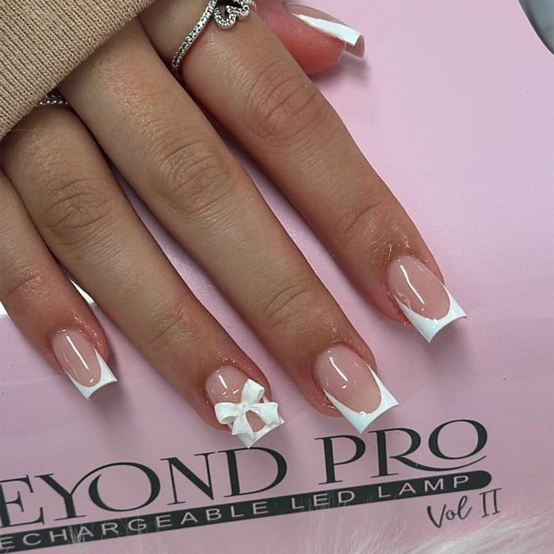 Nail art set with glittering crystal embellishments Bowlift