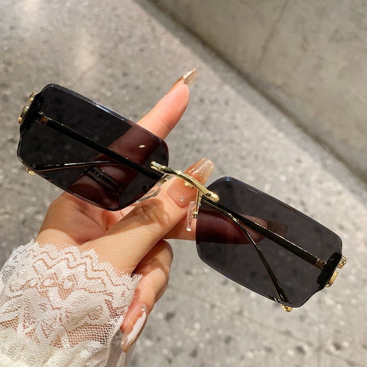 Ladies elegant square sunglasses with stylish tortoiseshell pattern and UV protection Bowlift