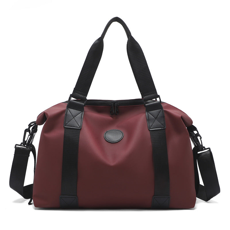 Sporty travel bag with sealed zipper and adjustable shoulder strap Bowlift