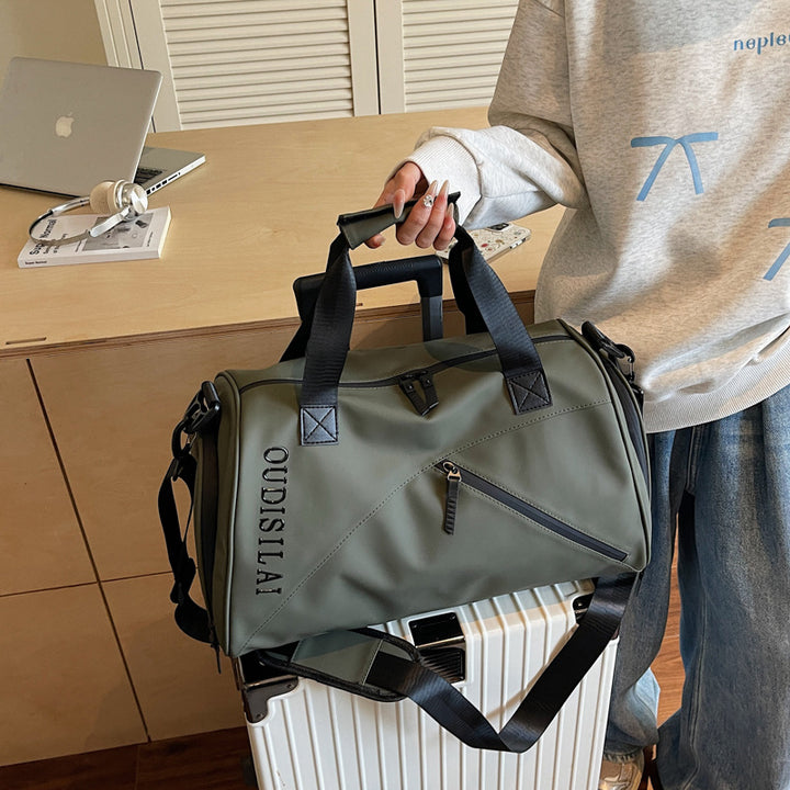 Sporty and Versatile Fitness Bag Bowlift