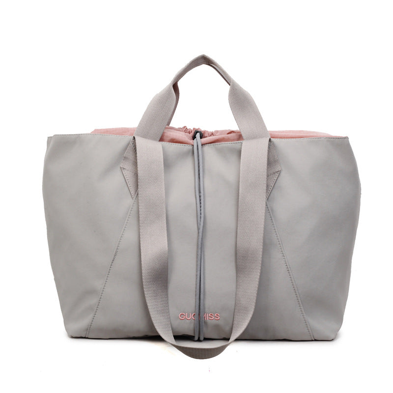 Sporty Travel Bag With Innovative Inner Pocket Bowlift