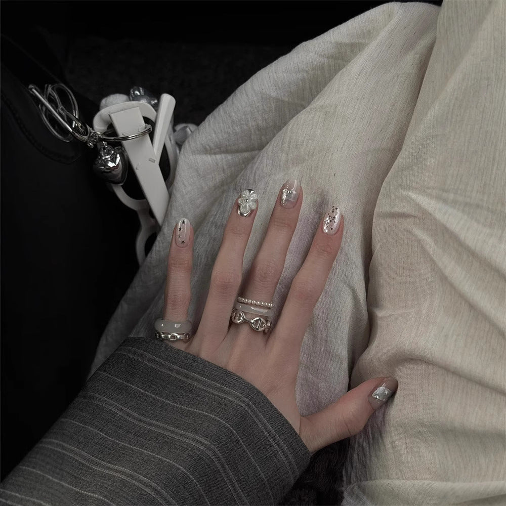 Artificial nails with decorative accents Bowlift