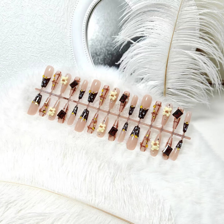 Artificial nails with playful animal designs and glitter effects Bowlift