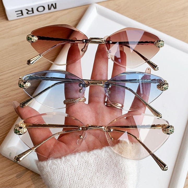 Women's Cat-Eye Sunglasses with Luxurious Jewelry Frame Bowlift