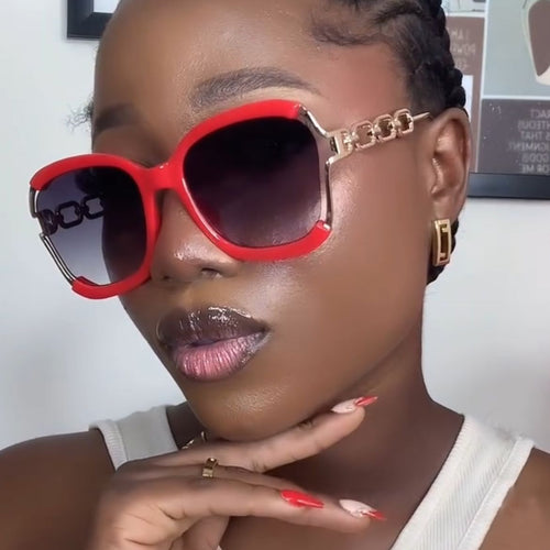 Ladies fashionable sunglasses with golden chain details Bowlift