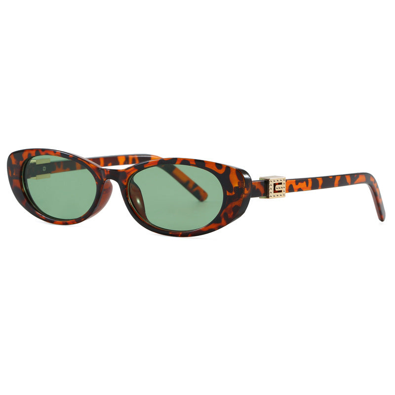 Women Cat-Eye Sunglasses with Stylish Frame and Luxurious Accents Bowlift