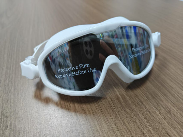 Swimming mask with anti-fog coating and ergonomic silicone frame Bowlift