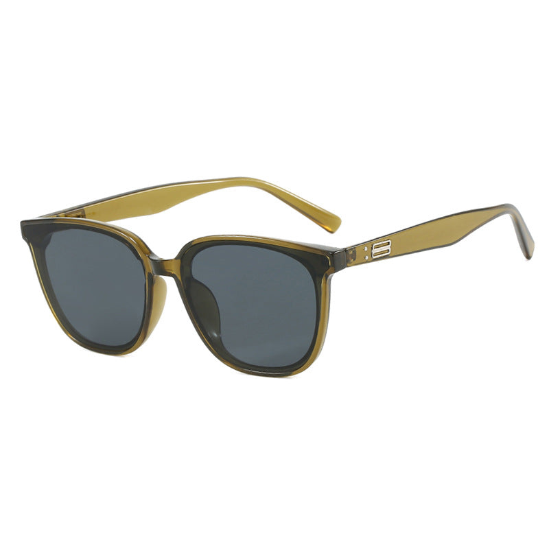 Women’s sunglasses in modern chic style Bowlift