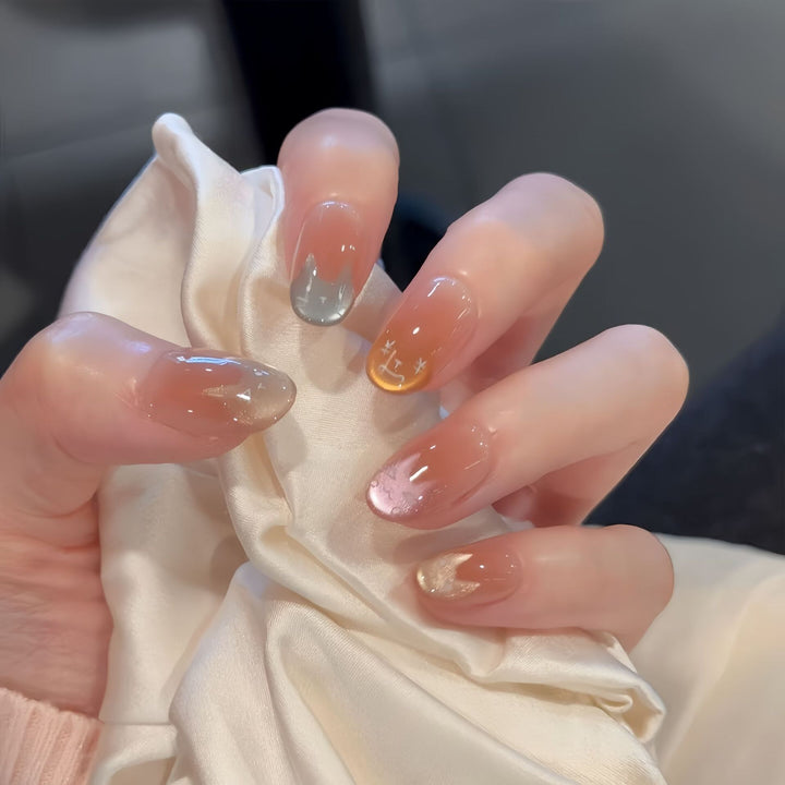 Artificial nail tips with playful cat design Bowlift