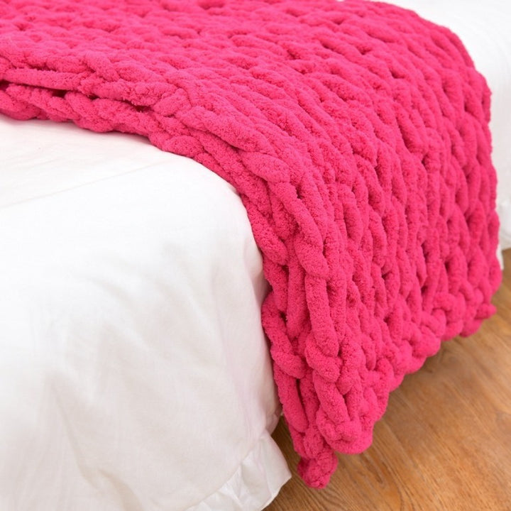 Oversized chunky knit throw blanket with plush chenille yarn Bowlift
