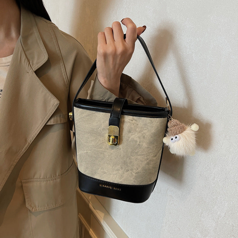 Chic Structural Handbag Bowlift