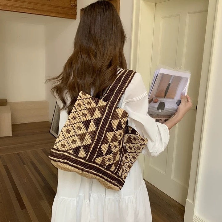 Fashionable and Practical Wicker Bag Bowlift
