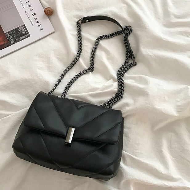 Chic Quilted Evening Handbag Bowlift