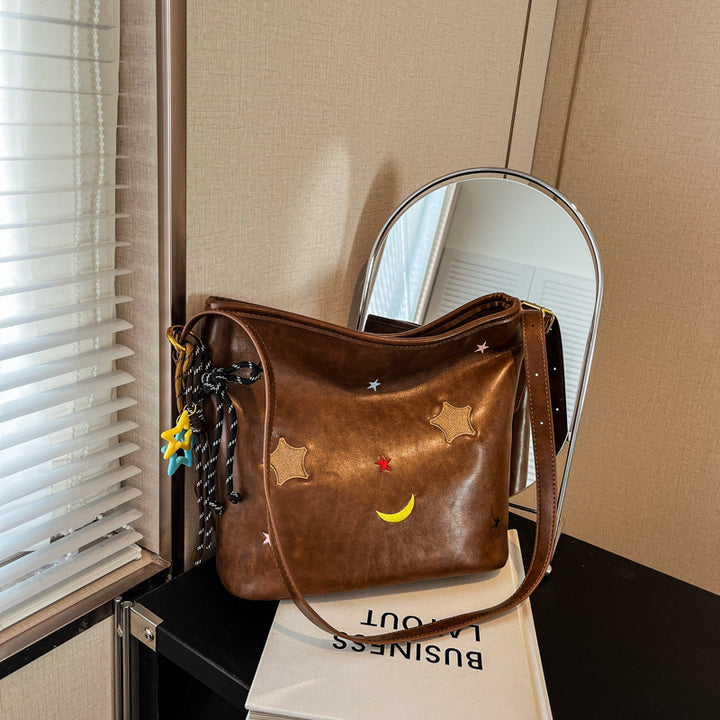 Shoulder bag with charming applications Bowlift