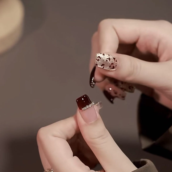 Artistic Press-On Manicure Set Bowlift