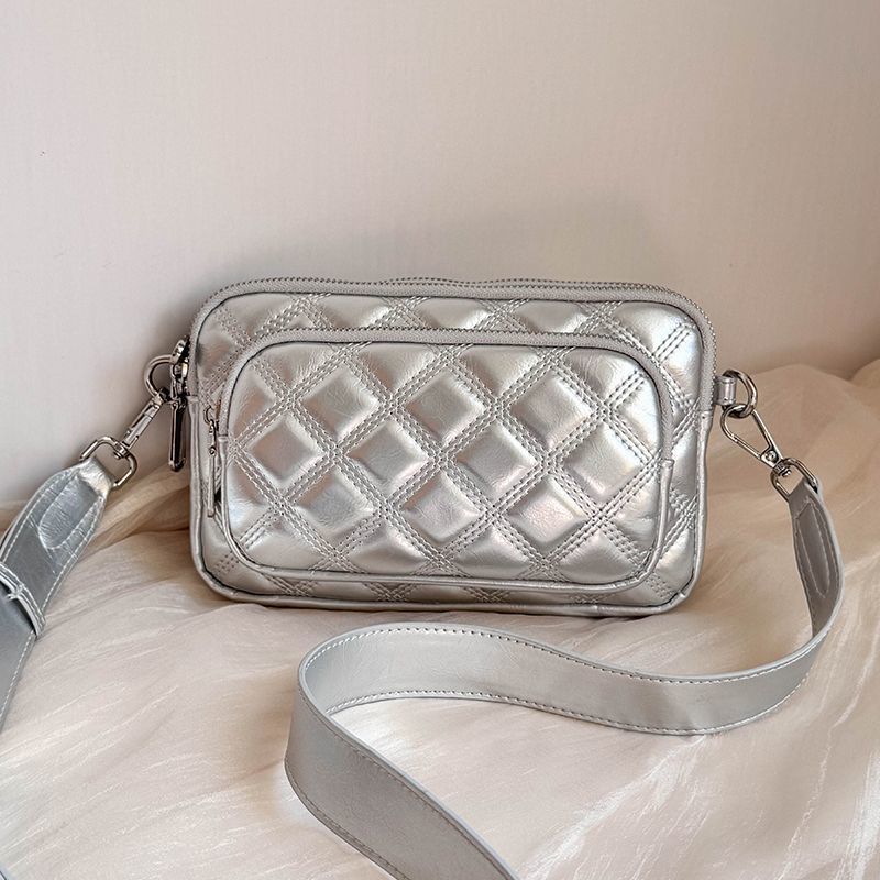 Shoulder bag with stylish quilted pattern Bowlift