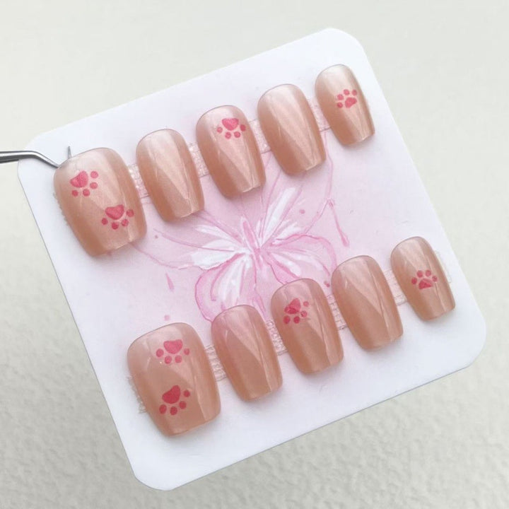Creative Artificial Nails with Playful Paw Designs Bowlift