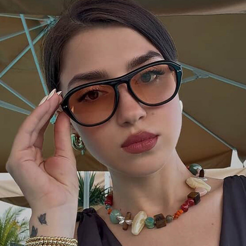 Women's fashionable glasses with fashionable elongated frame and high-quality plastic bowlift
