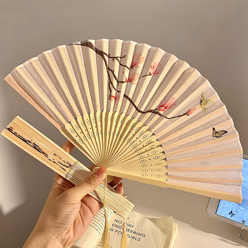 Handcrafted fan with elegant floral pattern Bowlift