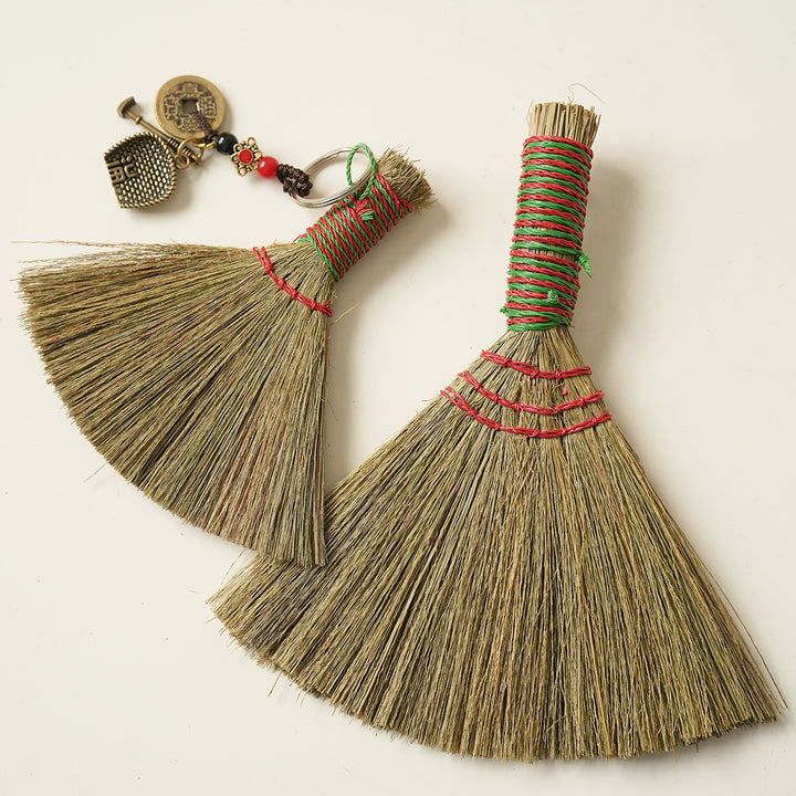 Handwoven broom Bowlift