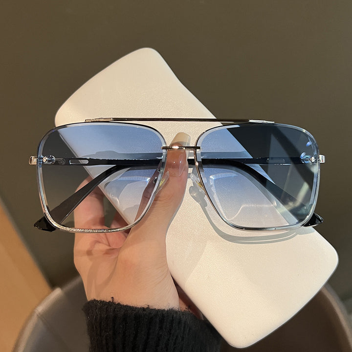 Women square sunglasses with protective lenses and modern metal frame Bowlift