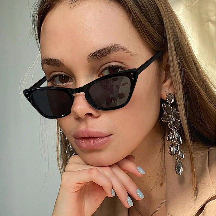 Ladies Cat-Eye Sunglasses with Mirrored Lenses and Stylish Frame Bowlift