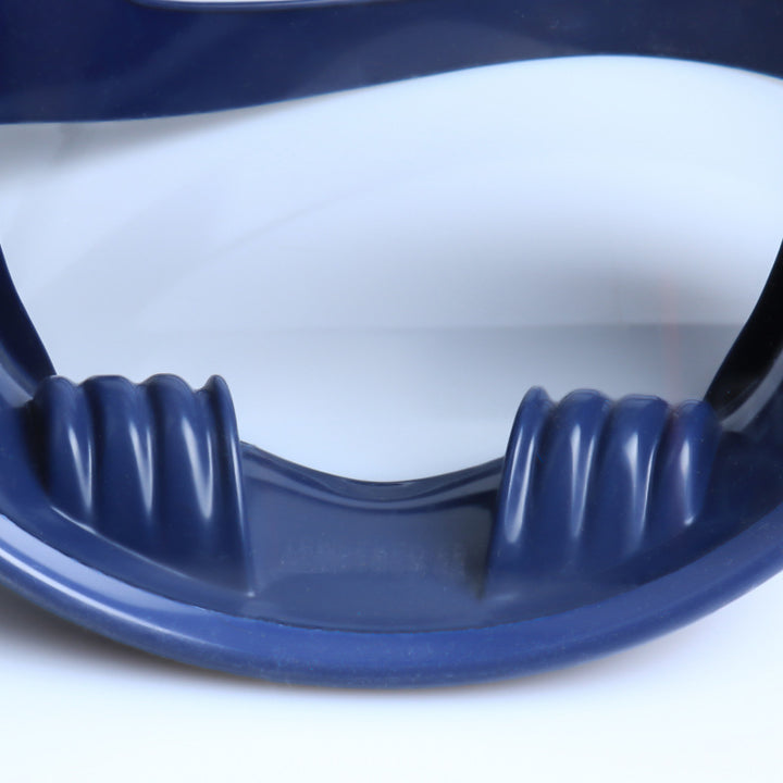 Swimming mask with ergonomic silicone sealing ring Bowlift