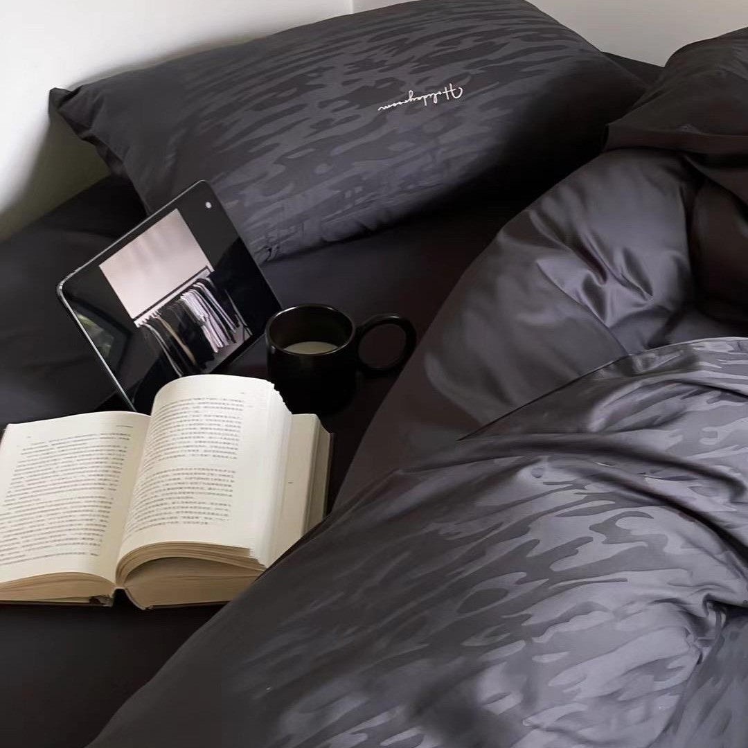 Finest cotton satin bedding set with textured wave pattern and hotel closure
