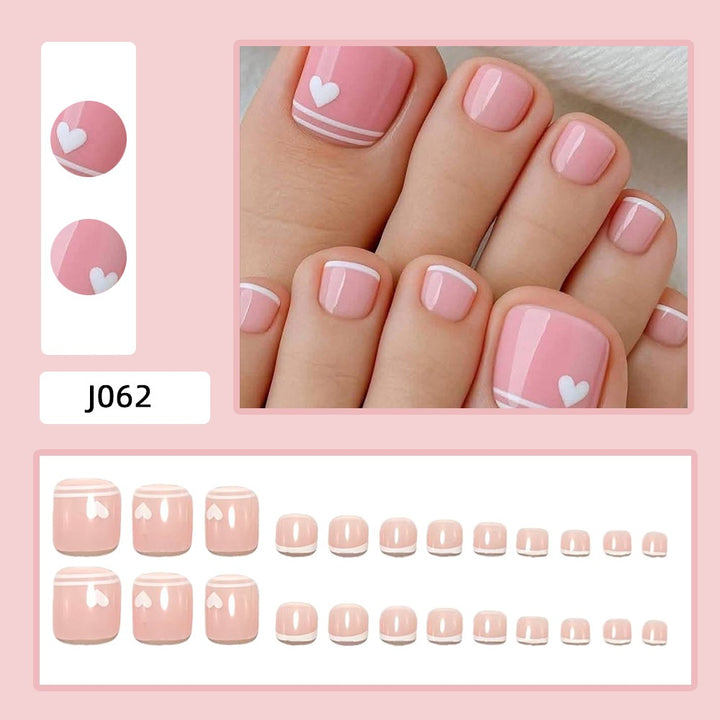 Artificial nails in an elegant design with heart details Bowlift