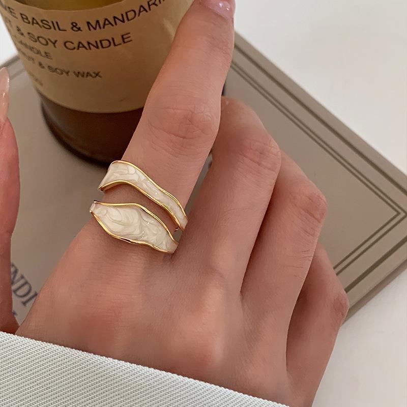 Elegant double ring with organic design Bowlift
