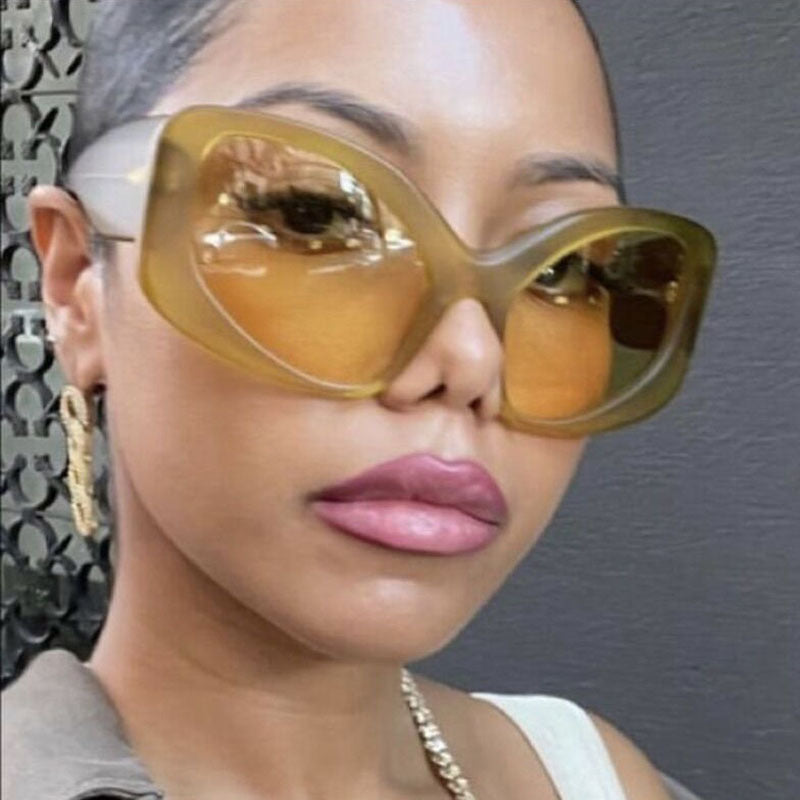 Women's oversized sunglasses in a modern design Bowlift