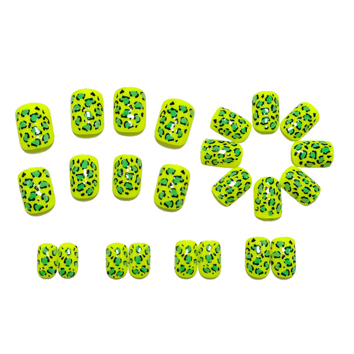 Artificial nails with modern leopard print Bowlift
