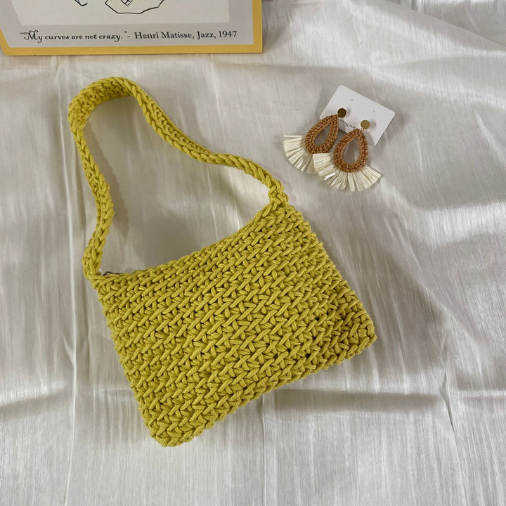 Hand-knotted shoulder bag made of high-quality sustainable material Bowlift