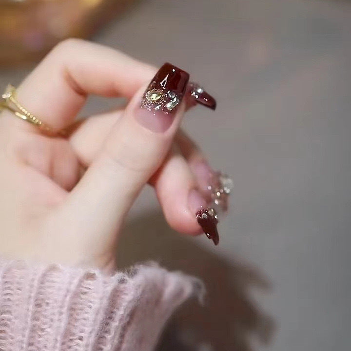 Artificials nails with glitter embellishments and elegant accents Bowlift