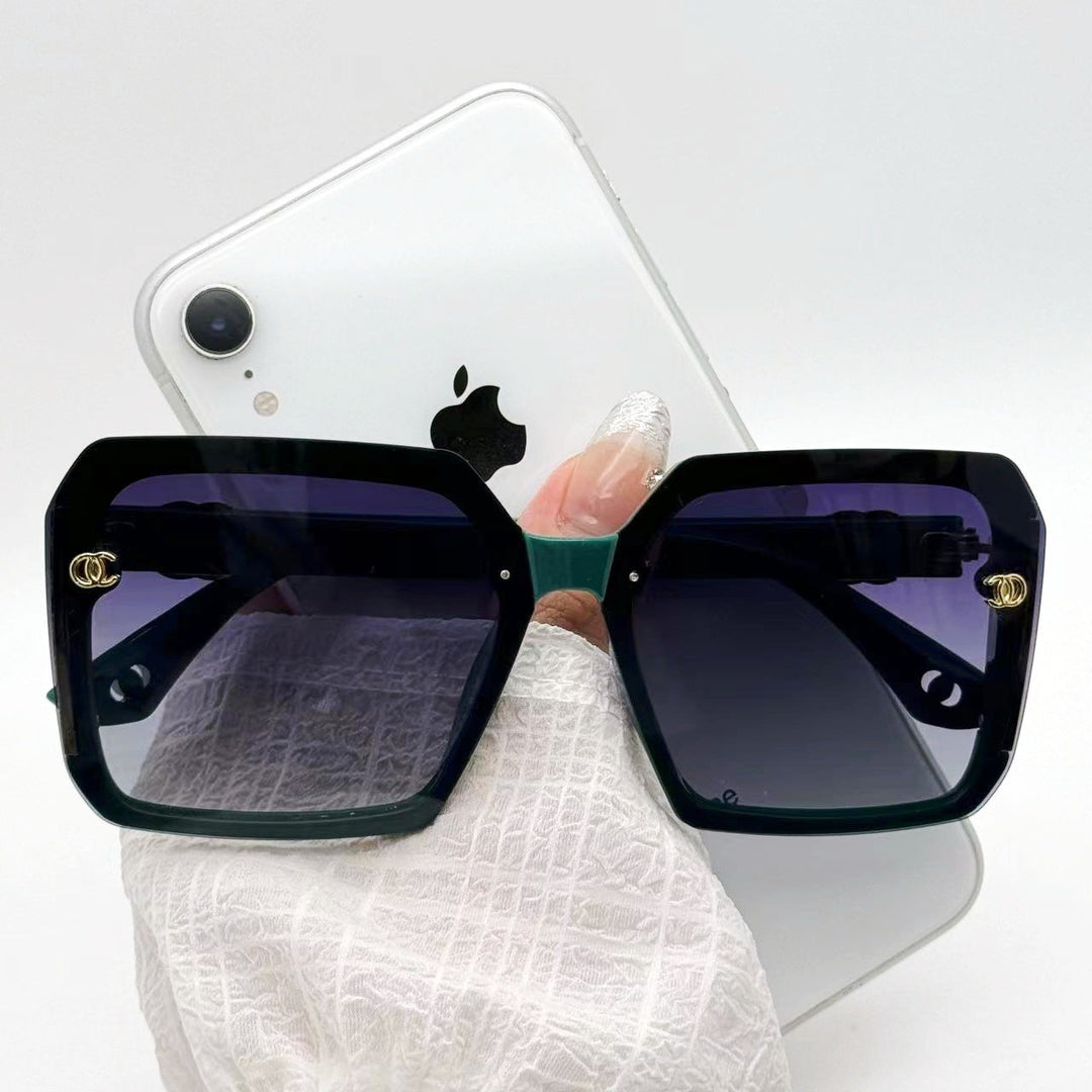Ladies Fashion Sunglasses with distinctive square frame and luxurious accents Bowlift
