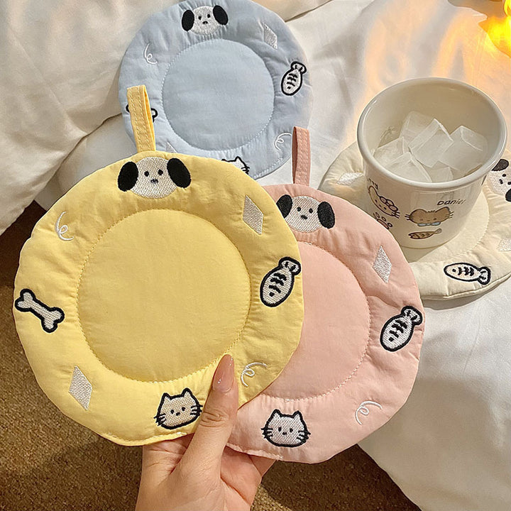 Cozy animal cushion with playful design Bowlift