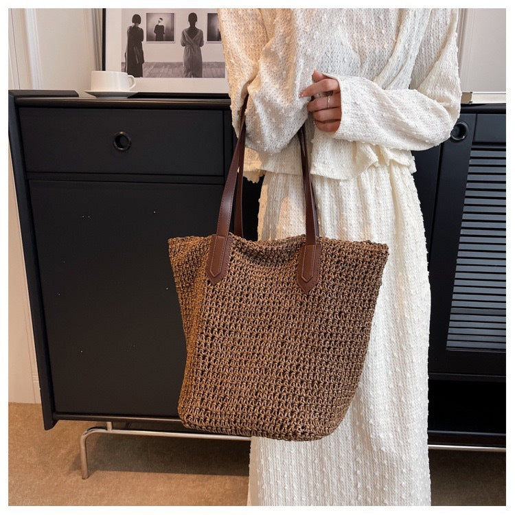 Versatile Woven Beach Bag Bowlift