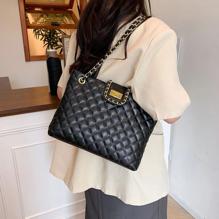 Quilted Elegance Handbag Bowlift
