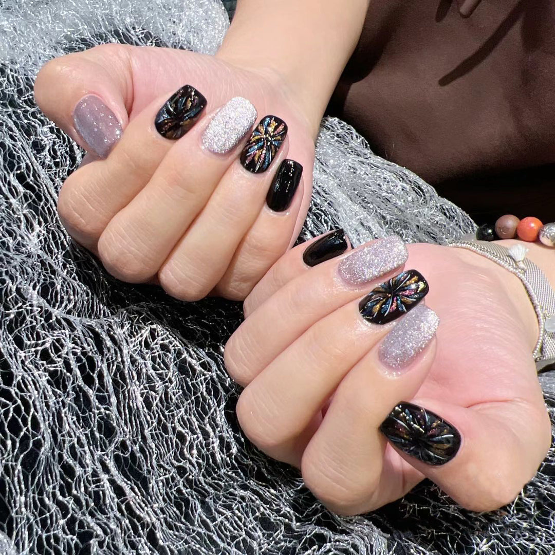 Artificial nails with glitter and floral patterns Bowlift