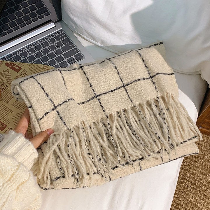 Cozy and Stylish Blanket with Fringes Bowlift