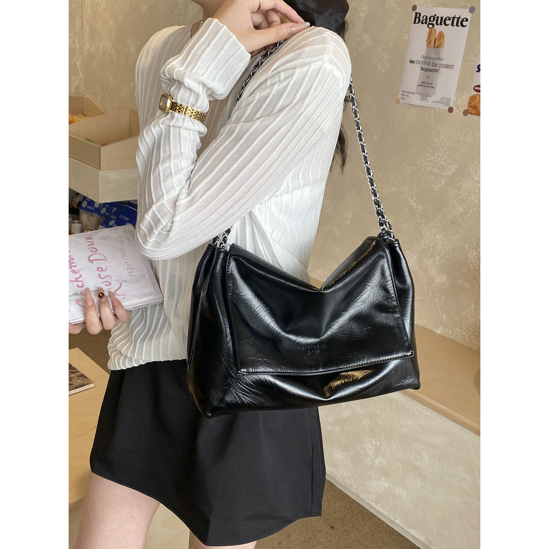 Chic Foldover Shoulder Bag Bowlift