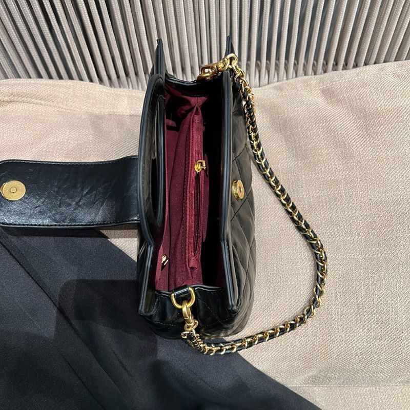 Quilted Elegant Handbag Bowlift