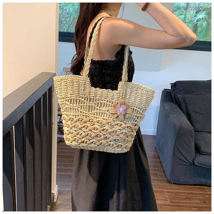 Handcrafted wicker basket Bowlift