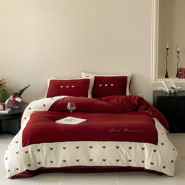 Romantic velvet bedding set with heart embroidery and reversible function Bowlift