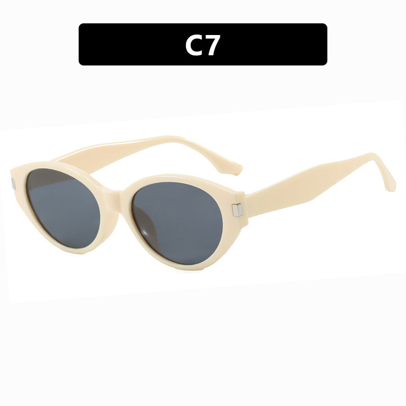 Ladies fashionable sunglasses in elegant cat-eye style Bowlift