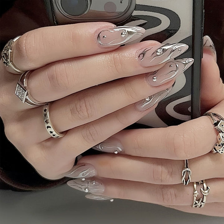 Artificial nail set with elegant design and pearl-embellished accents Bowlift