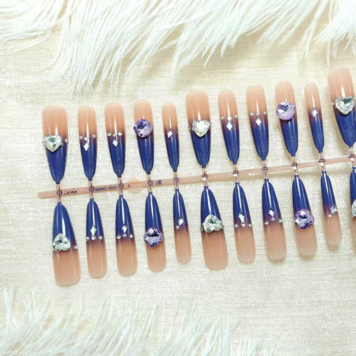 Artificial nails with elegant pendant motif Bowlift