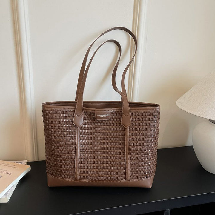 Fashionable tote bag with textured design Bowlift